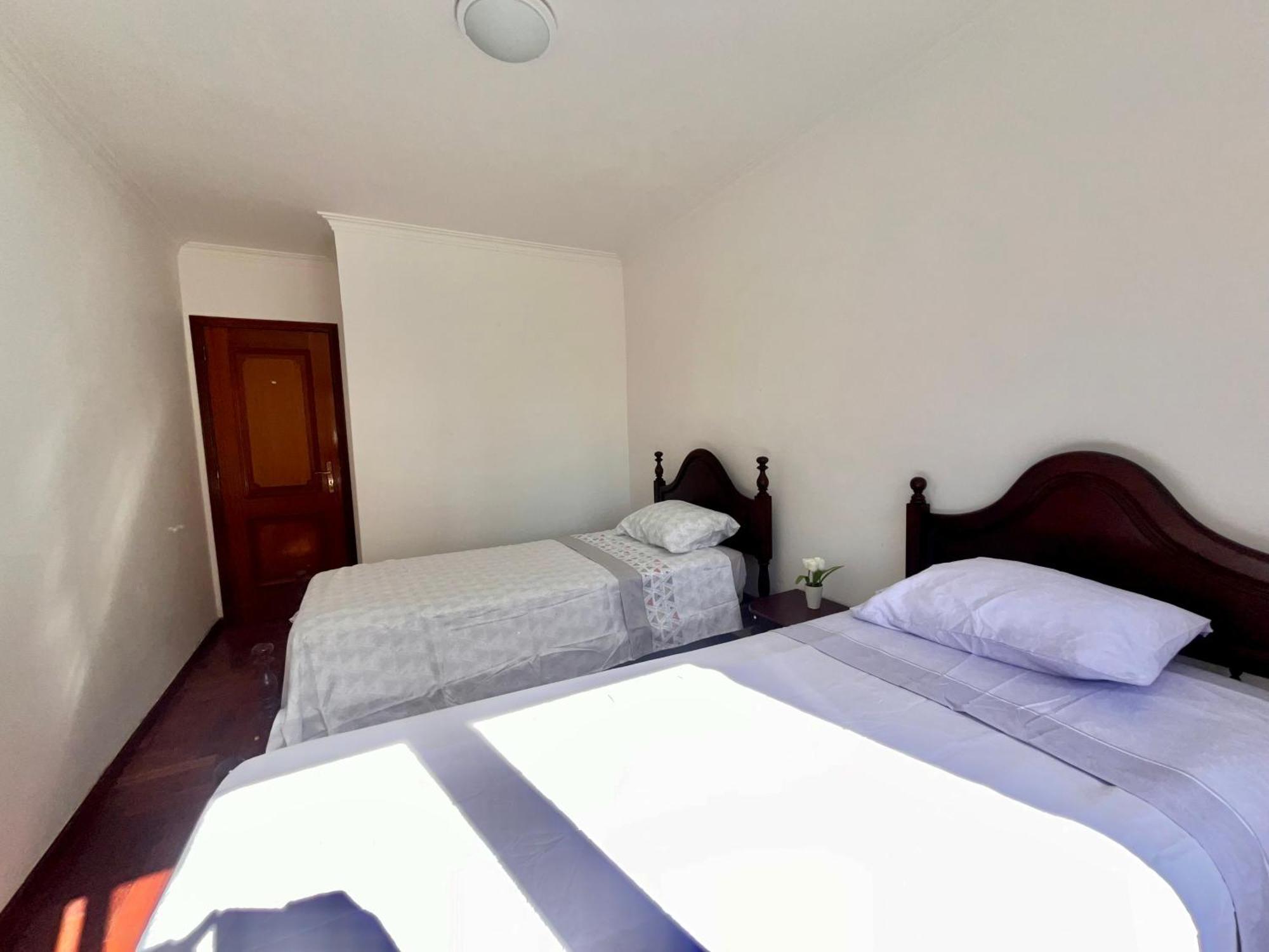 Quarto Boa Localizacao Com Cozinha E Casa De Banho Διαμέρισμα Caparica Εξωτερικό φωτογραφία