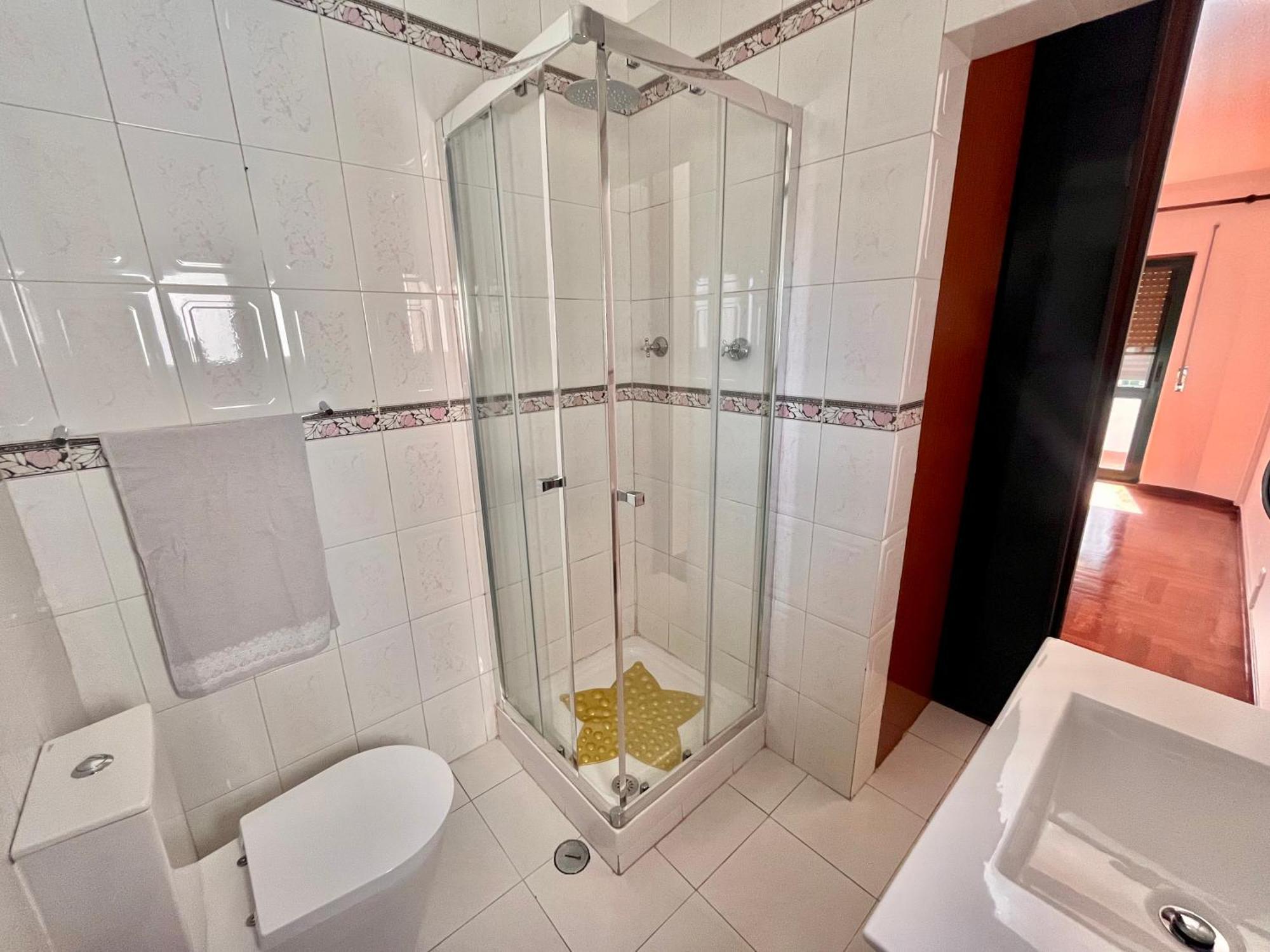 Quarto Boa Localizacao Com Cozinha E Casa De Banho Διαμέρισμα Caparica Εξωτερικό φωτογραφία