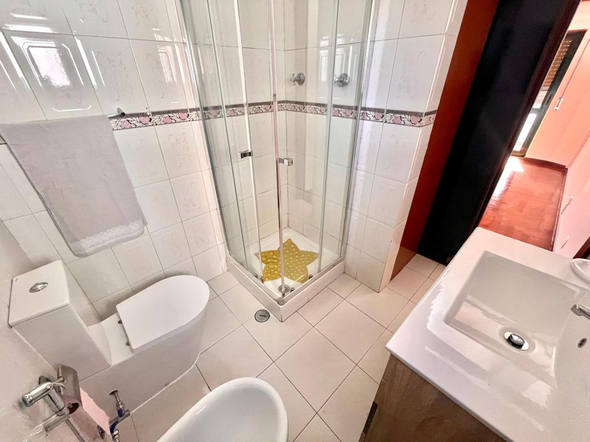 Quarto Boa Localizacao Com Cozinha E Casa De Banho Διαμέρισμα Caparica Εξωτερικό φωτογραφία